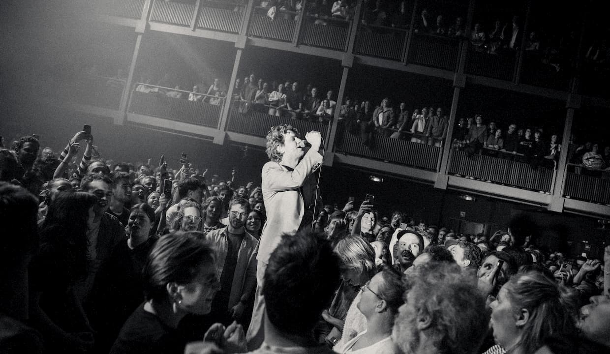 Warhaus releases new live album: The Karaoke Show (live at AB)