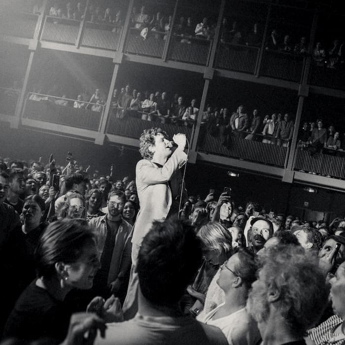 Warhaus releases new live album: The Karaoke Show (live at AB)