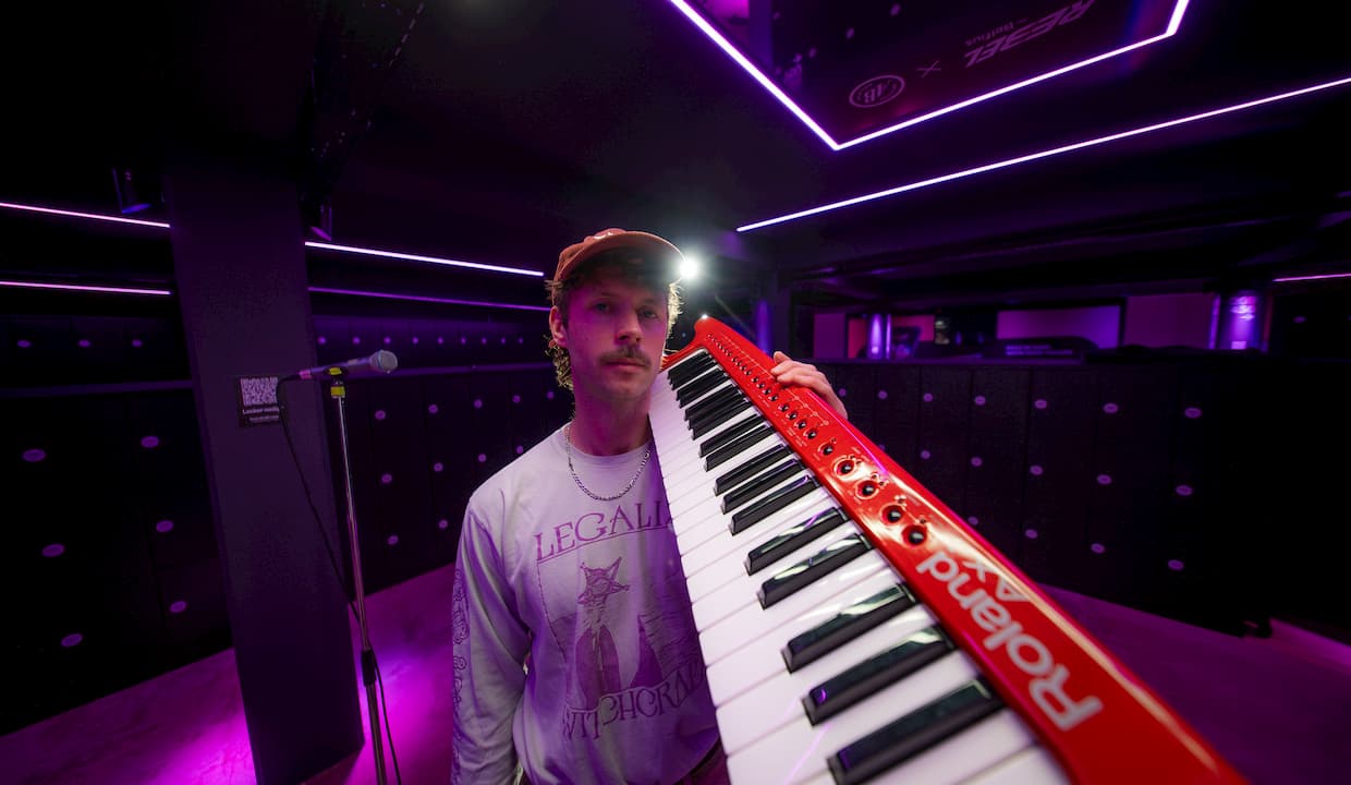 Regardez la Locker Room Session avec Pomrad