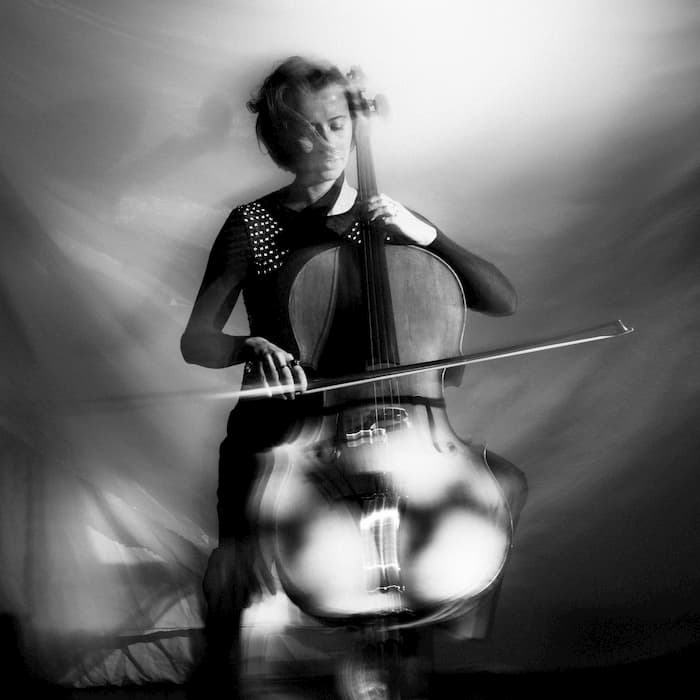 Nina Vanhoenacker presents 'An Unbalanced Piece Of Wood'