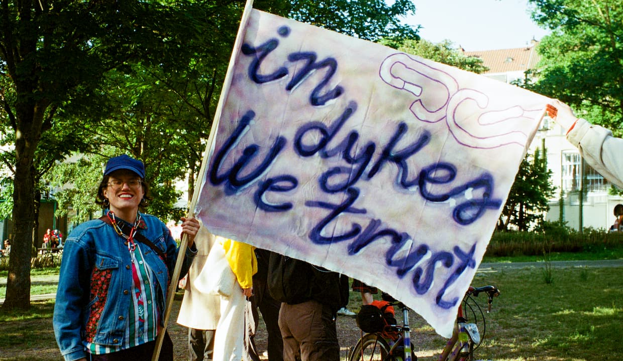 Dyke*March Banner Workshop