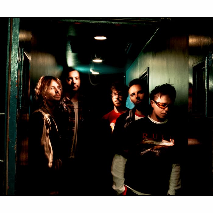 Nothing But Thieves : THREE SHOWS, THREE COUNTRIES, ONE DAY